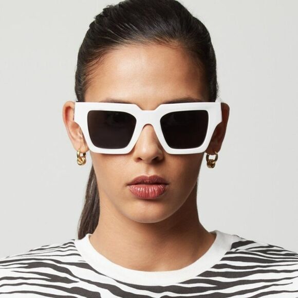 NEW Versace VE4431 401/87 White Gold Logo Dark Grey Square Women Sunglasses - Picture 3 of 12